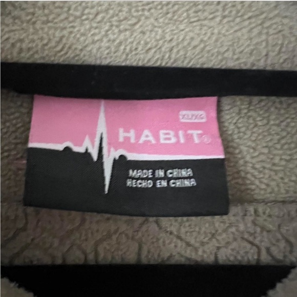 Camo Jacket with Pink Accents - Picture 4 of 7